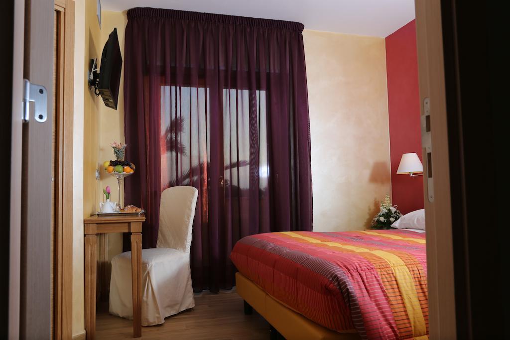 Maison Reale Bed and Breakfast Foggia Kamer foto