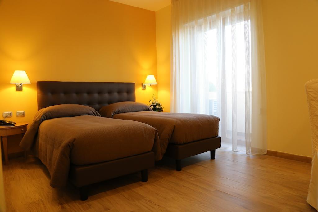 Maison Reale Bed and Breakfast Foggia Buitenkant foto